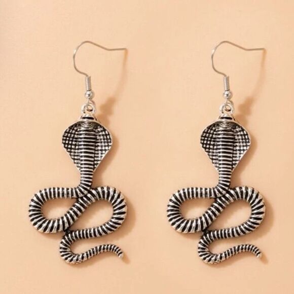 7/$35 or 5/$25 SILVER COLOR 🐍 SNAKE EARRINGS - Picture 2 of 5